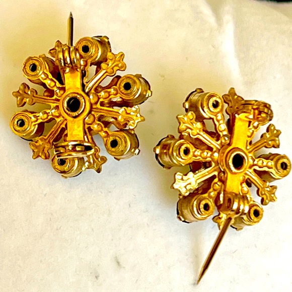 Vintage Duet Scatter Pins Green Rhinestones Gold Tone Filagree Setting - Picture 7 of 9